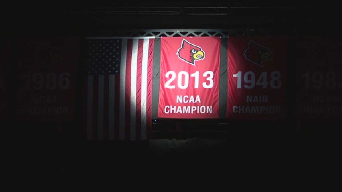 Cardinals NCAA Championship banner unveiled at opening game