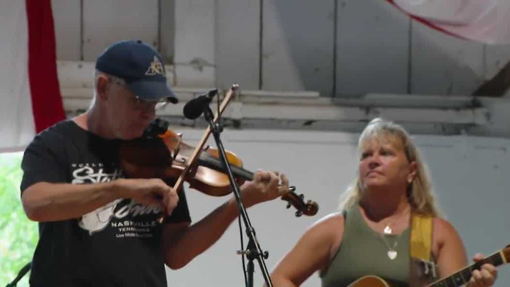 World-record banjo player wins Iowa State Fair fiddle championship