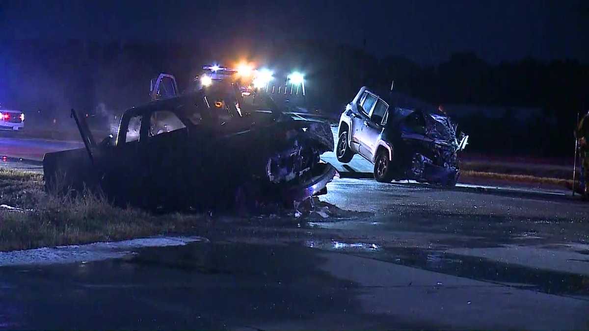 2 people injured in Washington County crash Wednesday morning