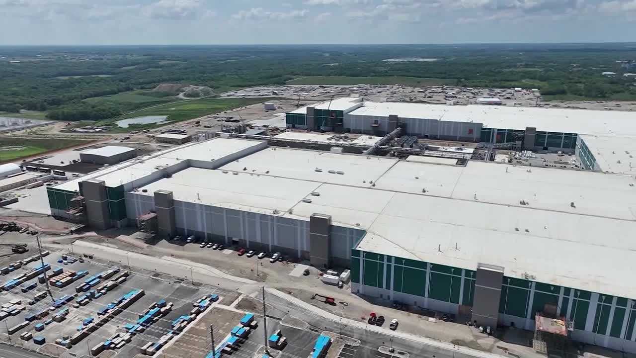 Stabbing victim critically hurt; suspect shot and killed by deputy at Panasonic