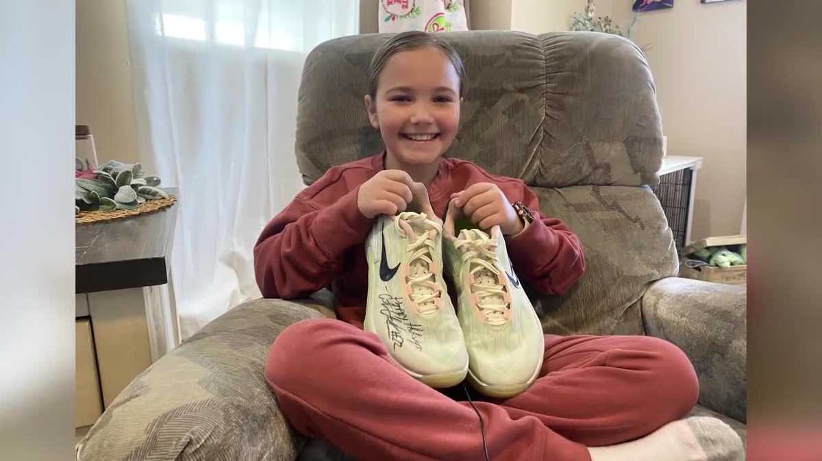 Caitlin Clark gifts Iowa girl with signed shoes