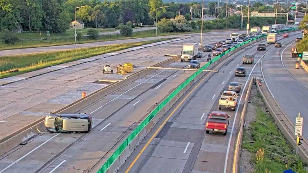Crash closes I-41/US 45 north near Appleton Avenue in Milwaukee