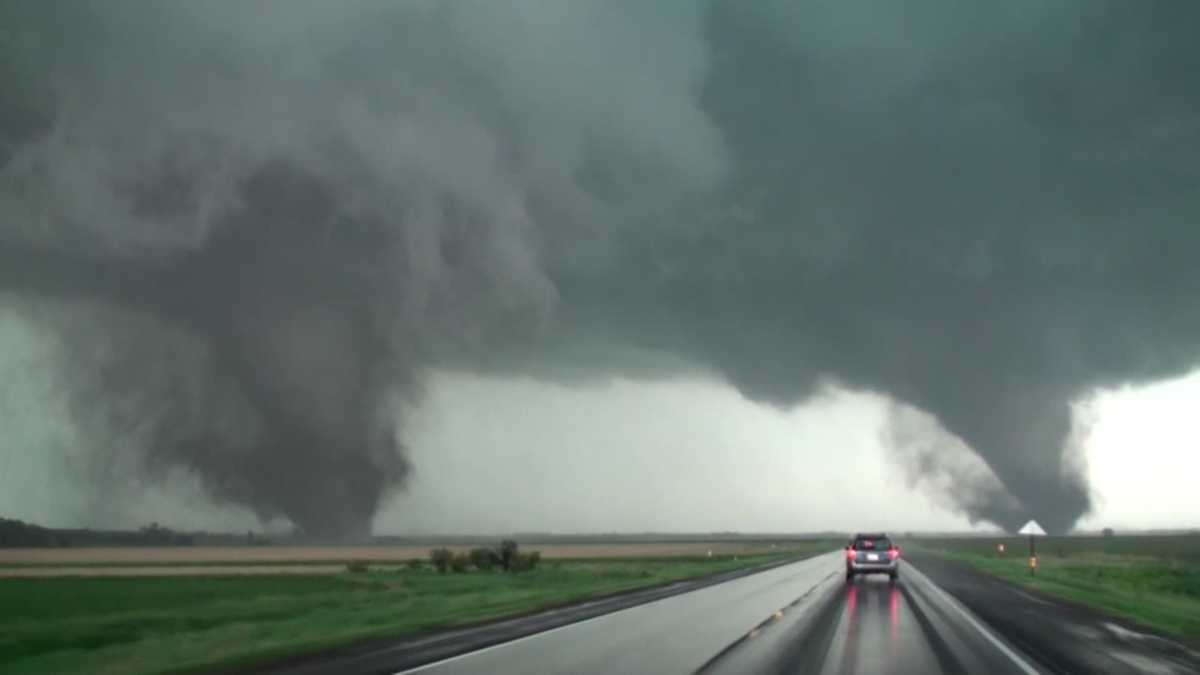 Iowa storm chasers capture twin tornadoes