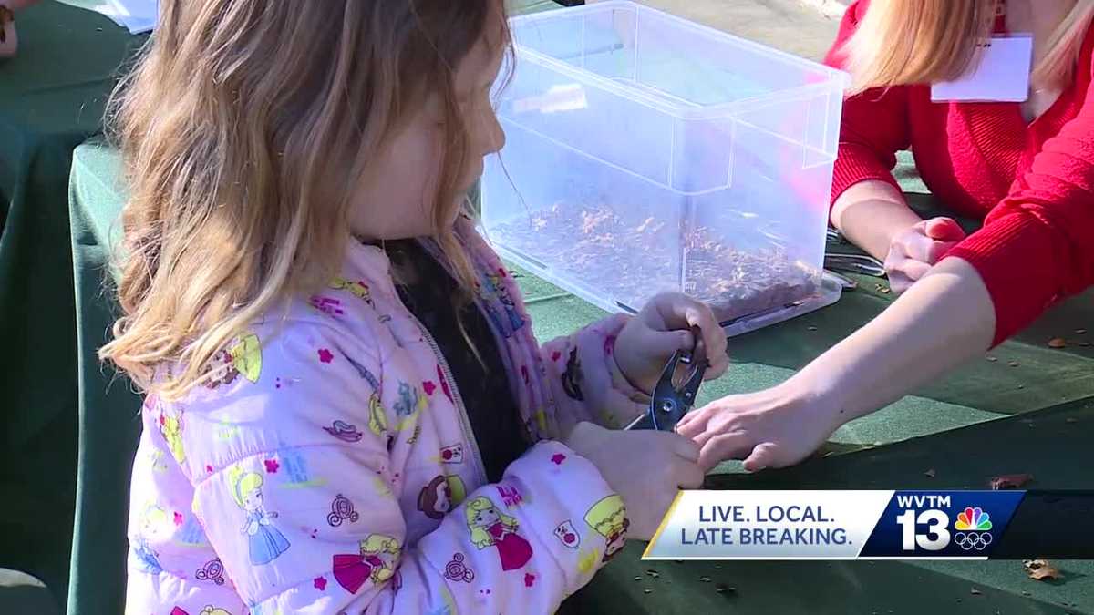 Birmingham Zoo guests swing into the new year with Jingles the Giant Monkey
