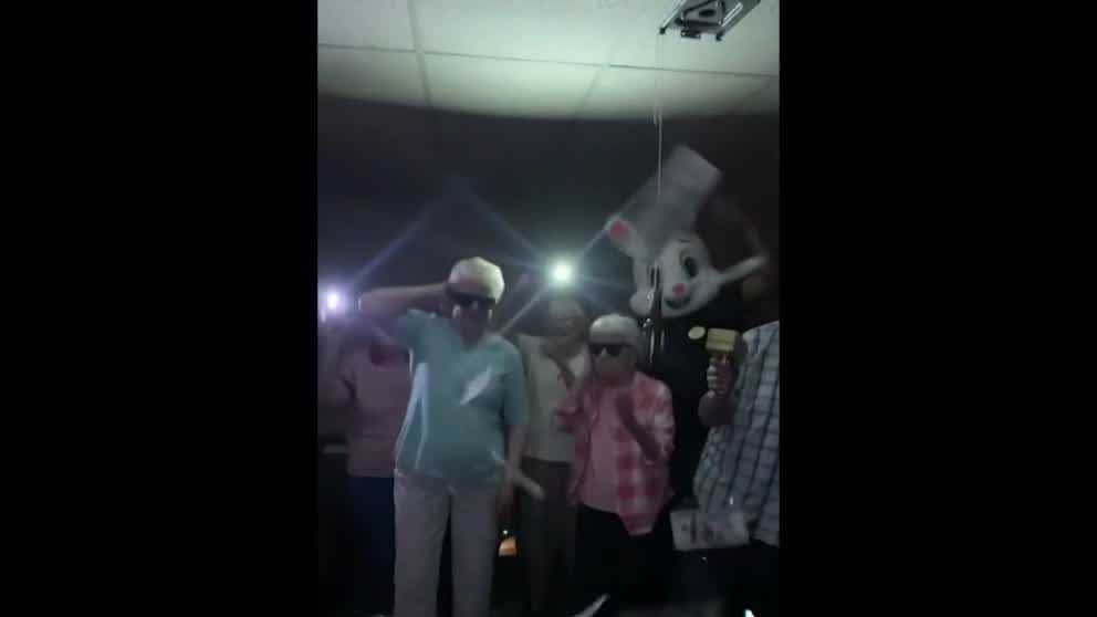 Residents at senior living community go viral on TikTok - Vimarsana News