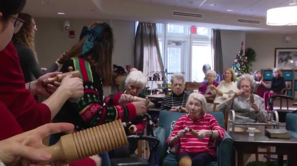 'It's the power of music that does that': Memory loss patients engaged through music performances
