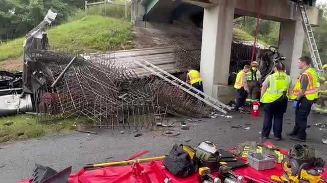 Liberty County: Tractor trailer bridge crash shuts down I-95 - Vimarsana News