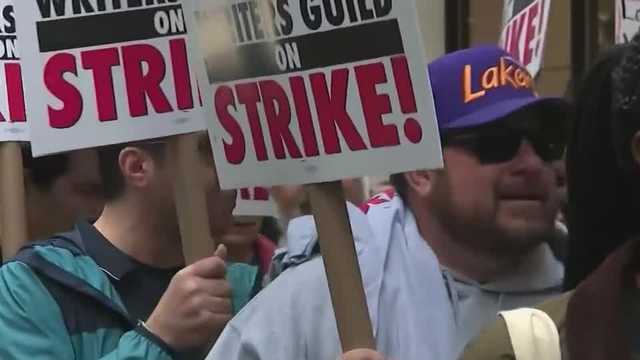 CA lawmakers debating striking workers receiving unemployment benefits - Vimarsana News