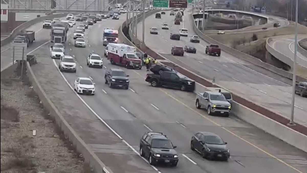 Des Moines traffic: Multi-vehicle crash on Interstate 235