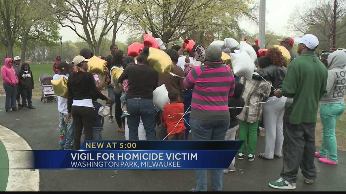 Family, friends hold vigil for teen killed at Washington Park