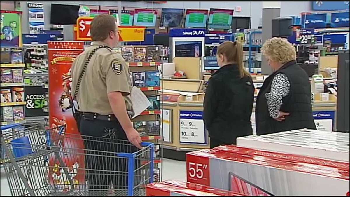 Platte County deputies shop with kids to bring holiday cheer