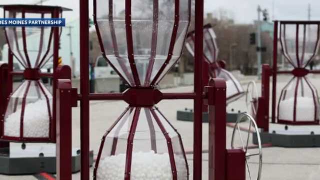 Hourglass themed art installation opens in Des Moines - Vimarsana News