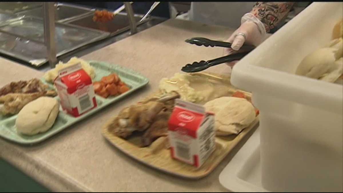 Volunteers serve Christmas dinner at New Horizons