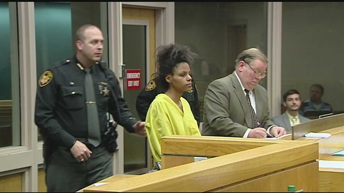 Mom accused of decapitating baby held on 500K bond