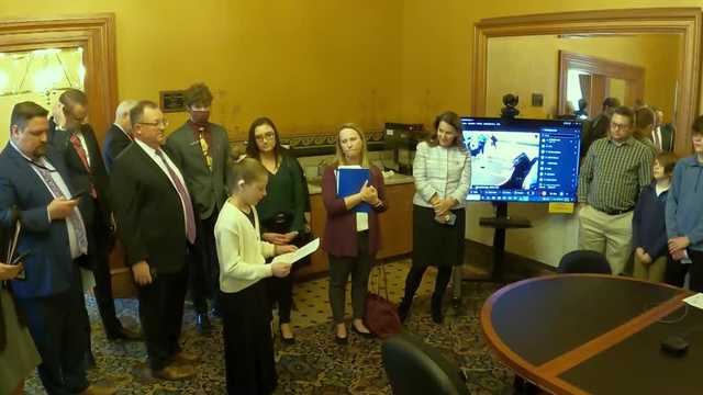 Iowa bill would have insurance companies cover cost of hearing aids for children - Vimarsana News
