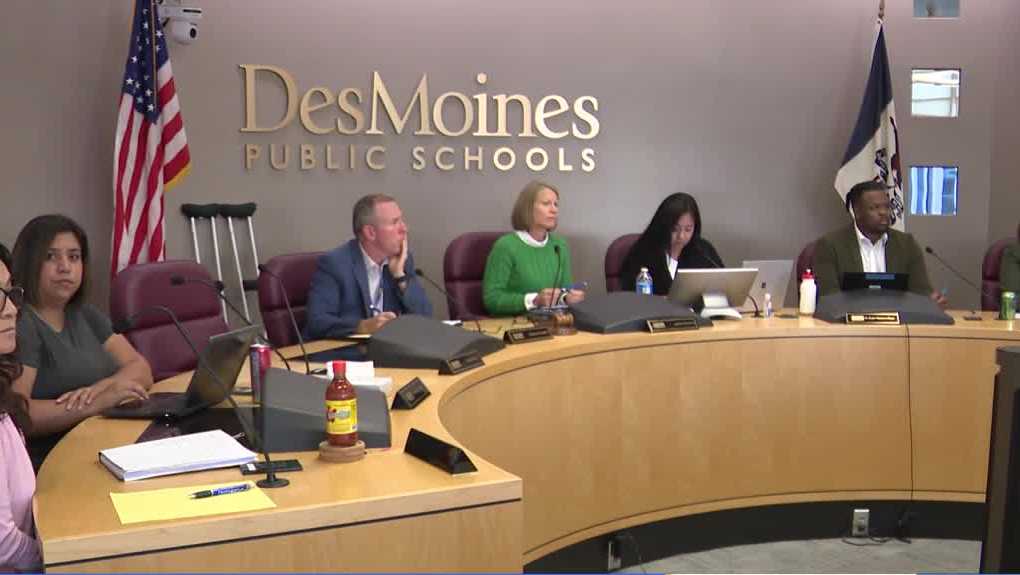 Des Moines Schools board gets back to business in first regular meeting since Ian Roberts' arrest