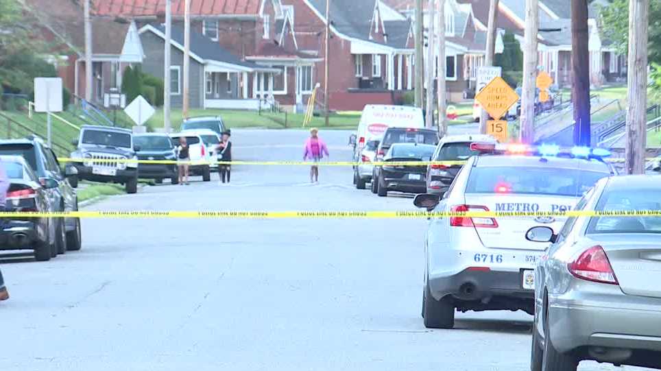 Man Dead After Being Shot In The Shawnee Neighborhood Says Lmpd 7065