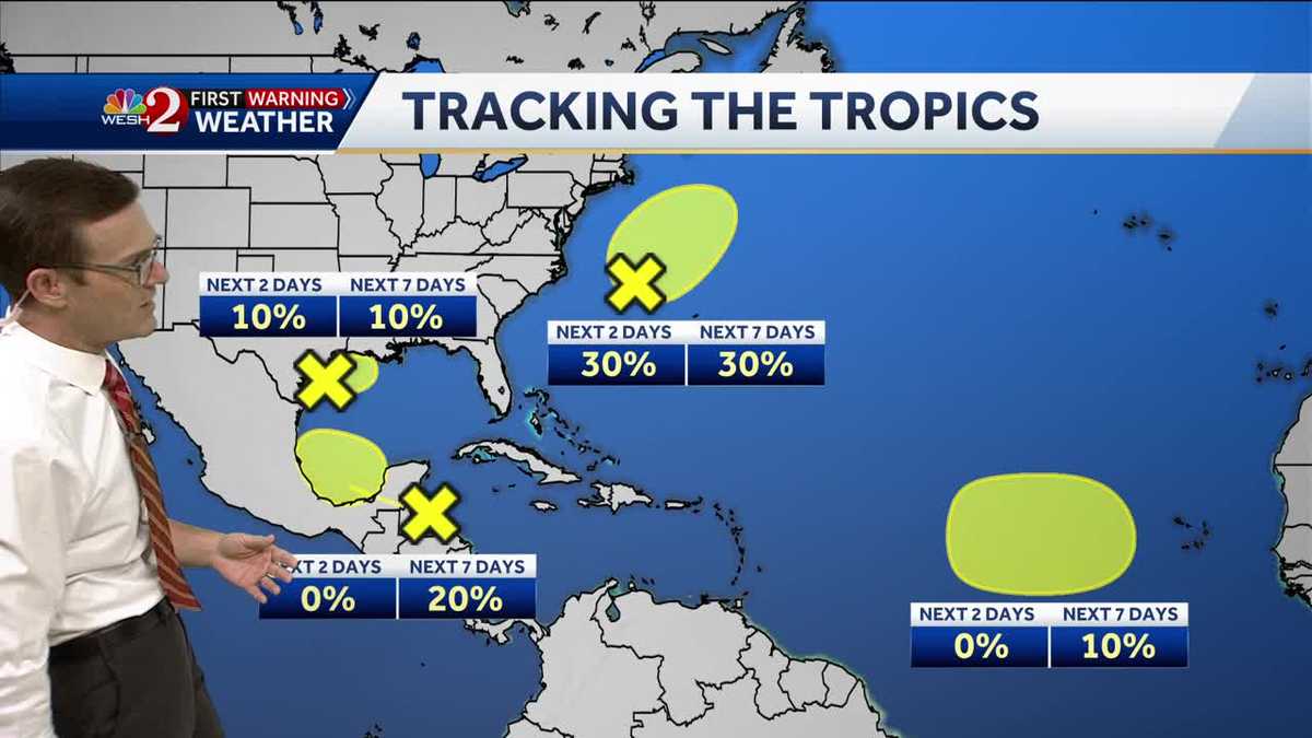 National Hurricane Center observes 4 tropical waves