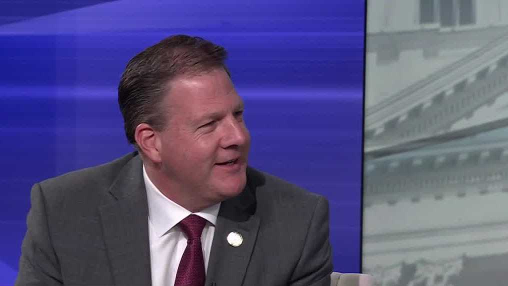 Sununu gives mixed answers when asked about presidential plans