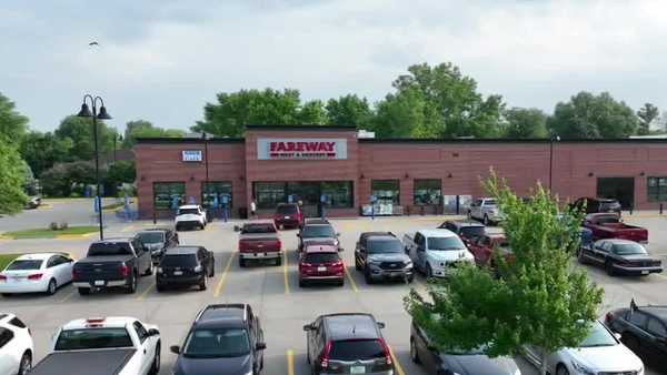 fareway grocery store now open in bondurant