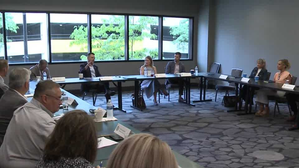 Zach Nunn hosts roundtable on affordable housing in Iowa - Vimarsana News