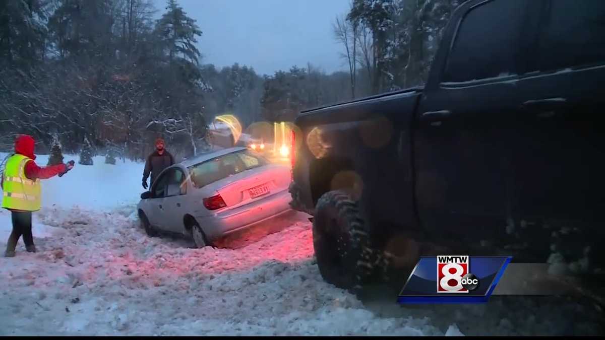 Good Samaritans on way to hospital stop to help driver