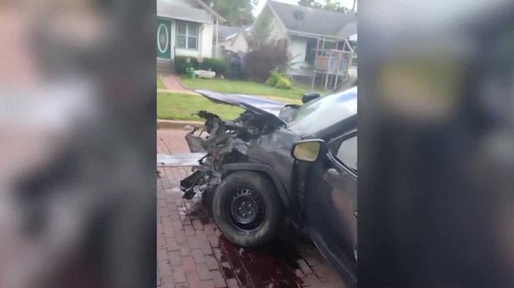 Police chase ends in crash, drug bust in Des Moines - KCCI