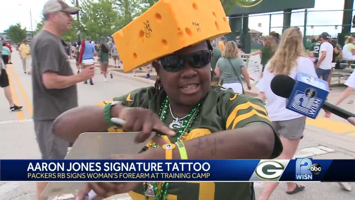 Packers RB Aaron Jones gifts scooters to team trainer that found pendant