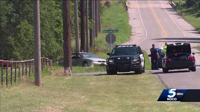 Car crash injures 3, closes intersection on outskirts of Norman - Vimarsana News