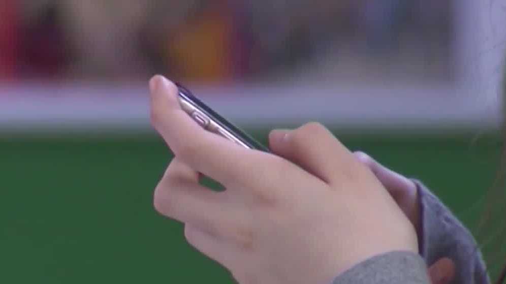 Phones could be banned in Georgia high schools — here’s what lawmakers want to change