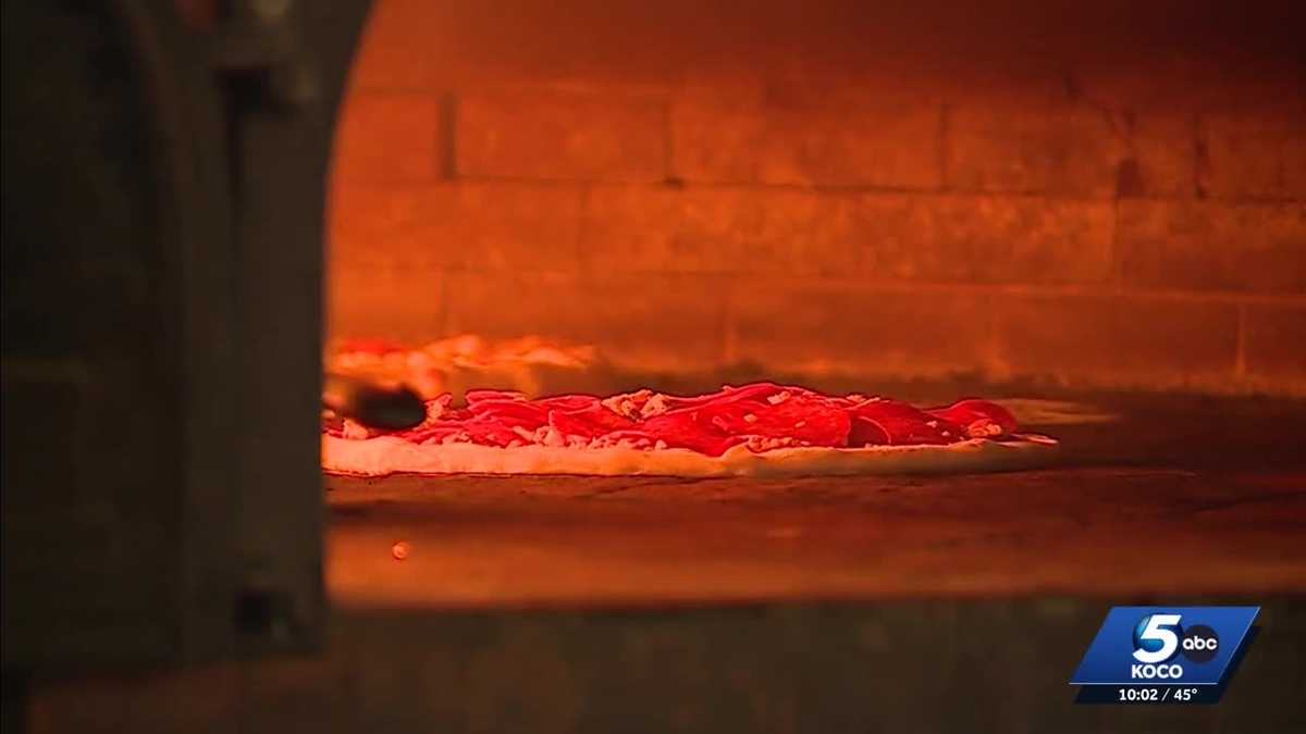 Takeout orders surge at Saucee Sicilian in Oklahoma City before Thanksgiving