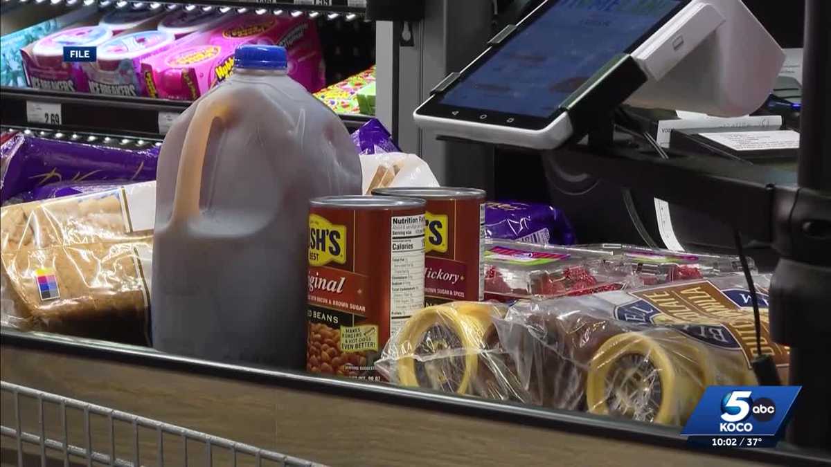 Oklahoma City residents stock up on groceries ahead of winter storm