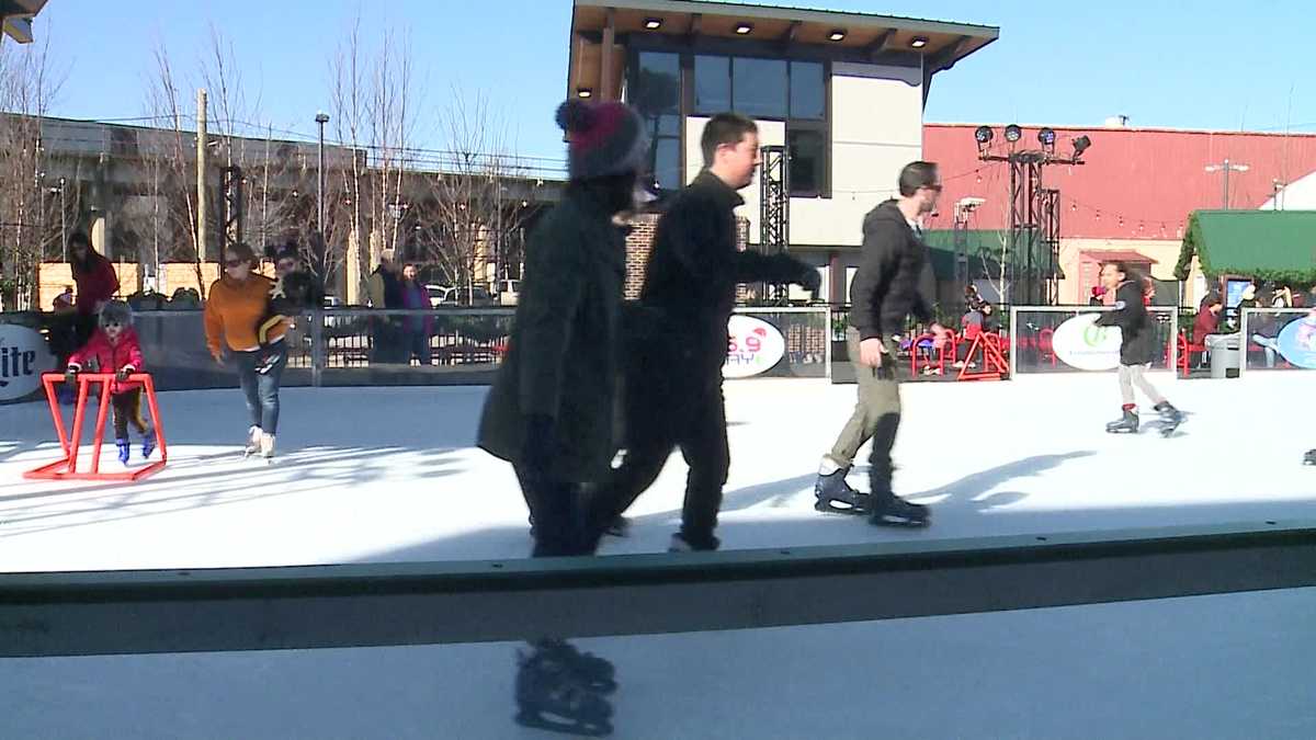 Louisville's only outdoor ice rink opens in Paristown on Friday