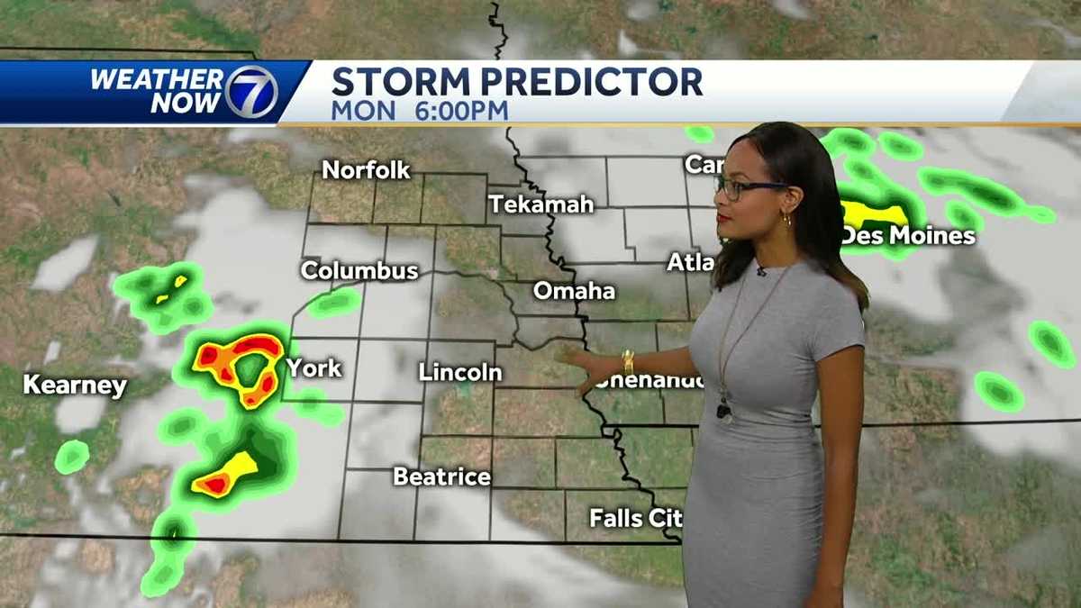 Afternoon showers move out of the metro, storms likely to the south