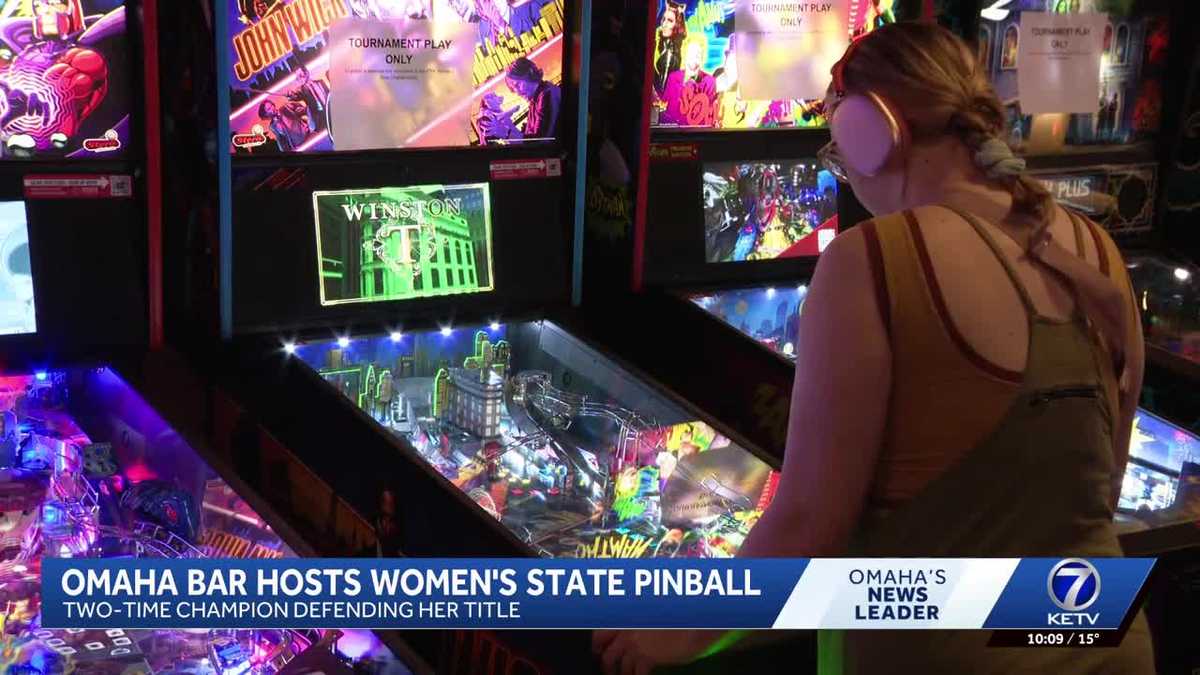 Omaha bar hosts women's state pinball tournament