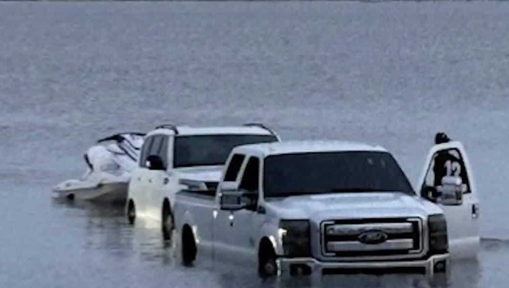 Watch rising tides leave multiple trucks stuck while launching near the Sanibel Causeway