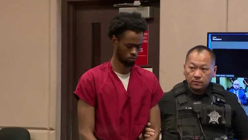 911 caller saw man with gun night Milwaukee officers were shot