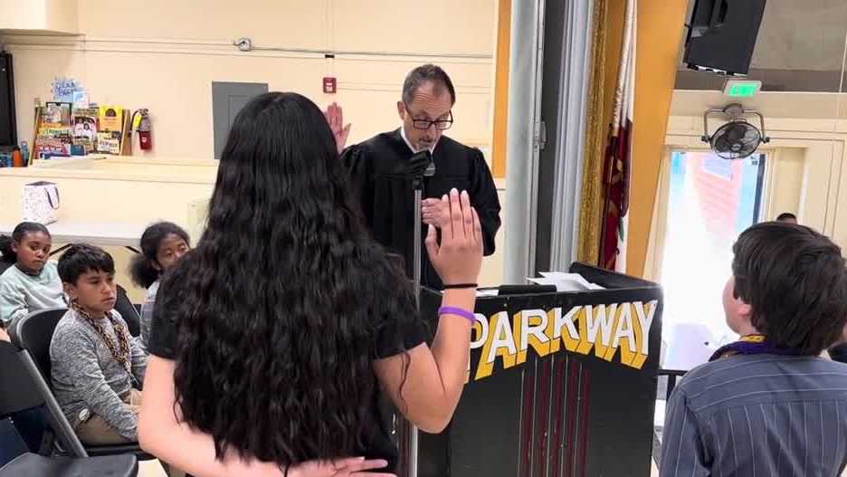 Sacramento Superior Court judge swears in student council members
