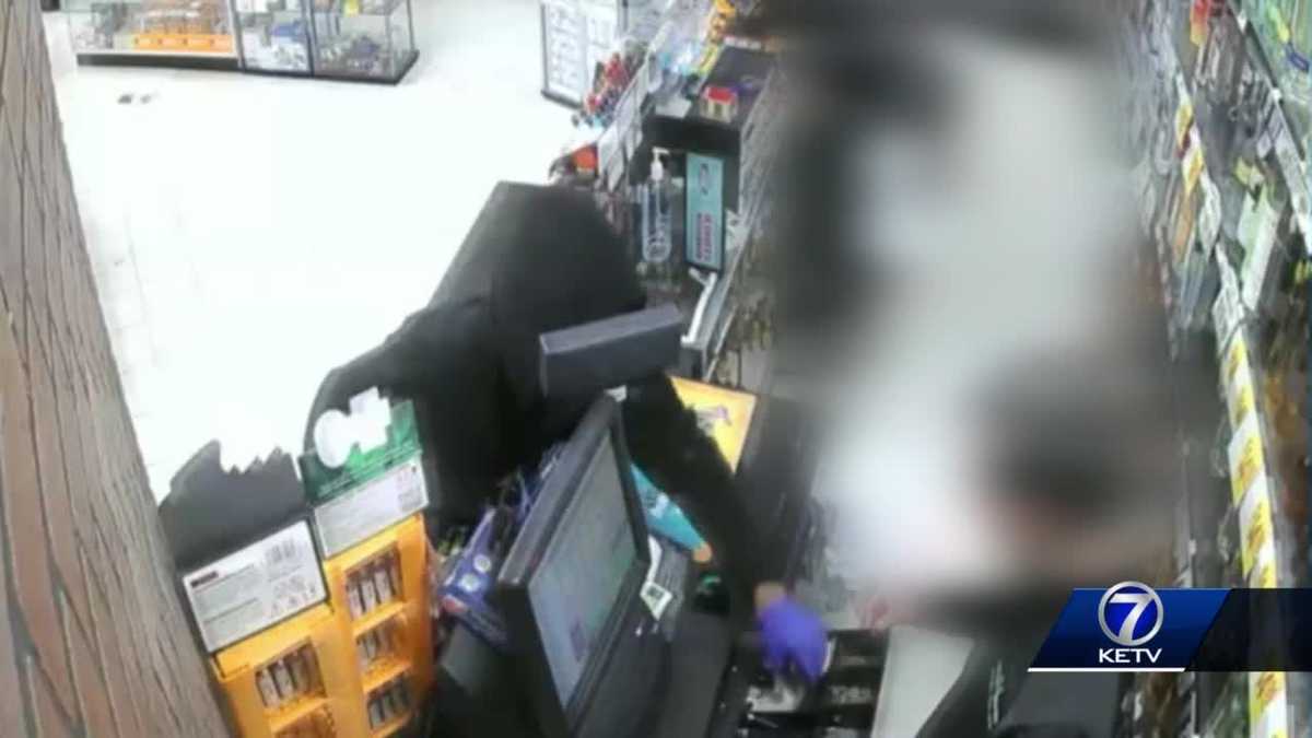 Omaha police searching for man who robbed store in a minute