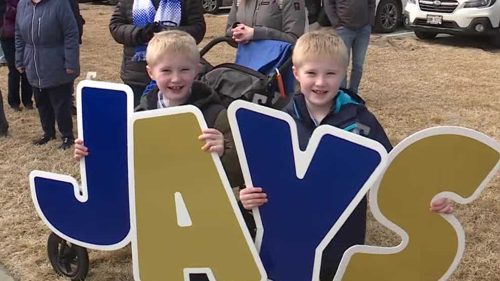 Creighton men's basketball team send off ahead of Sweet 16