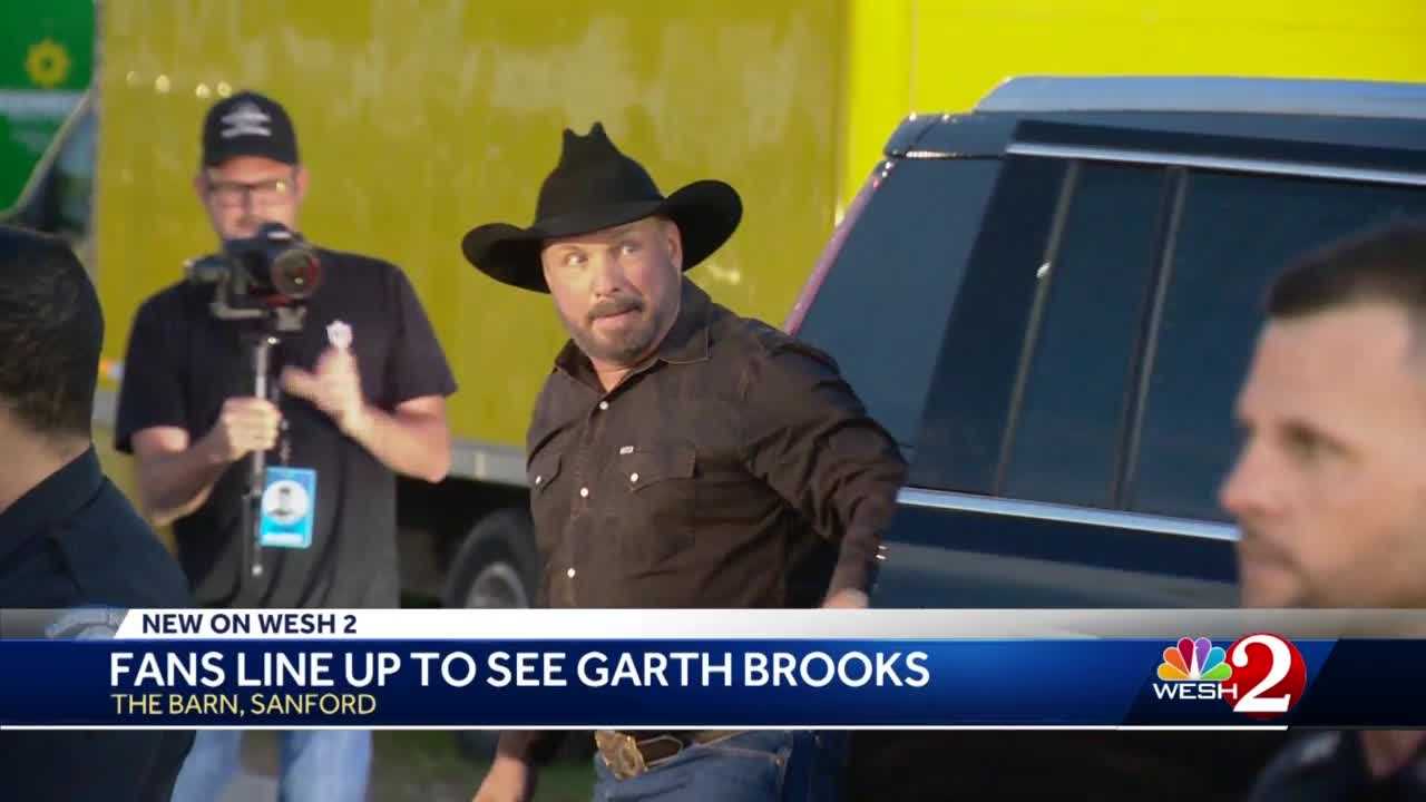 Garth Brooks makes stop in Sanford for 'Dive Bar' tour