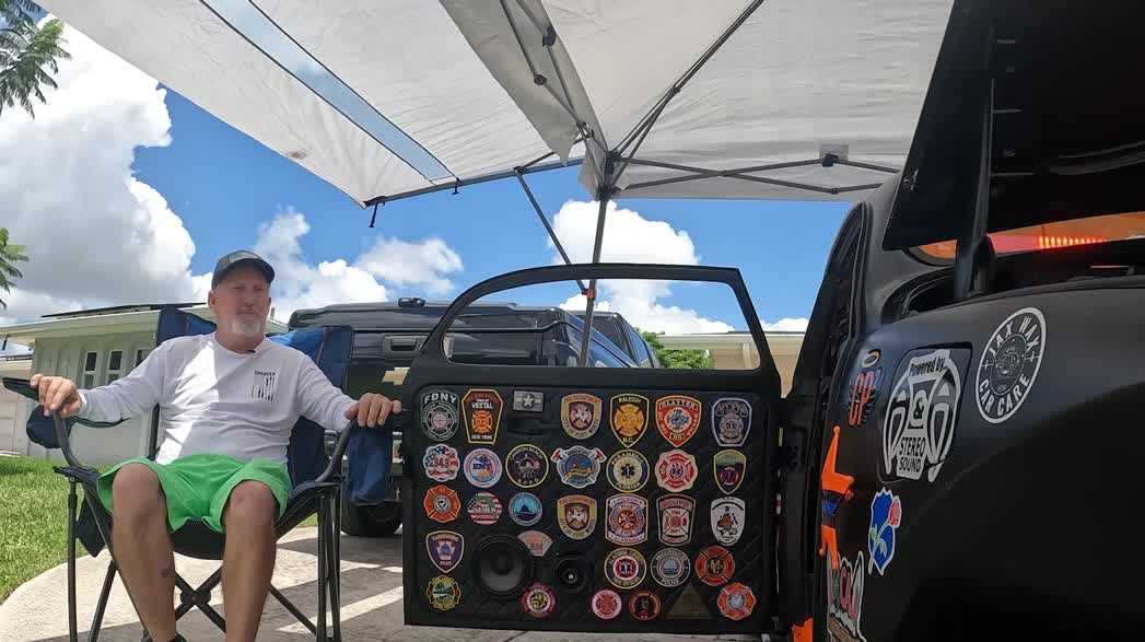Cape Coral man puts his gratitude for first responders in gear