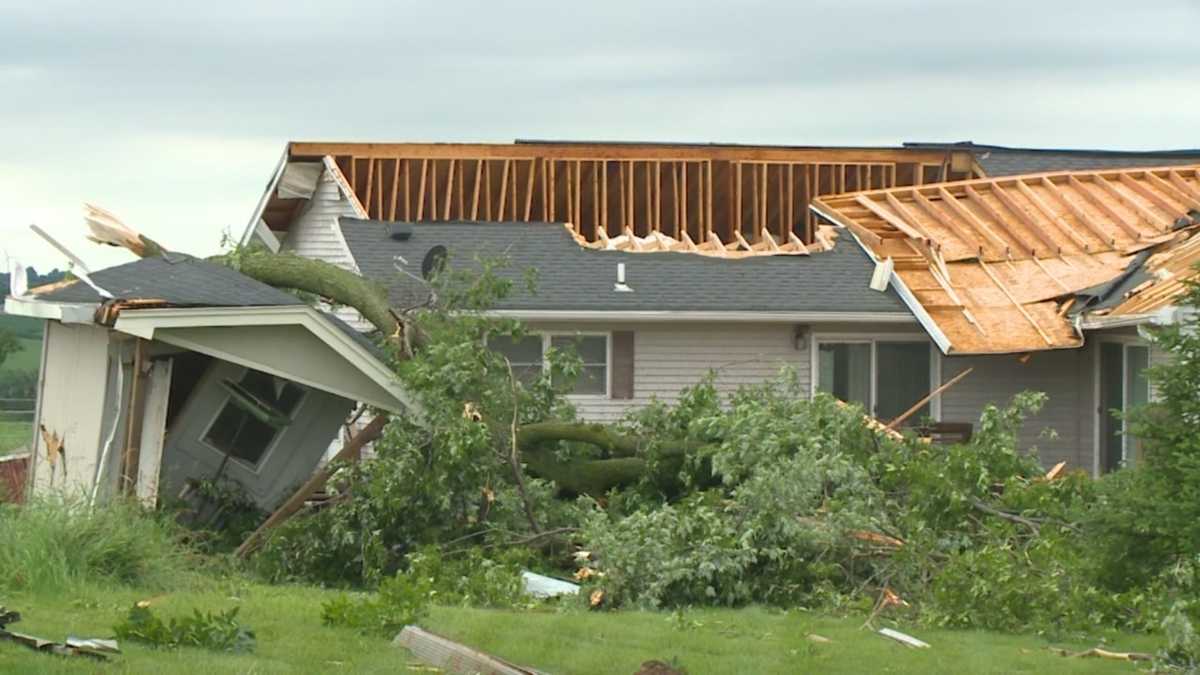 Possible tornado hits homes near Stuart