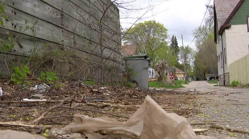 Woman's body found in Milwaukee alley