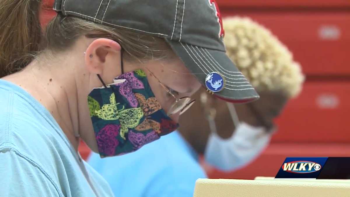 JCPS superintendent challenges district employees, students to register ...