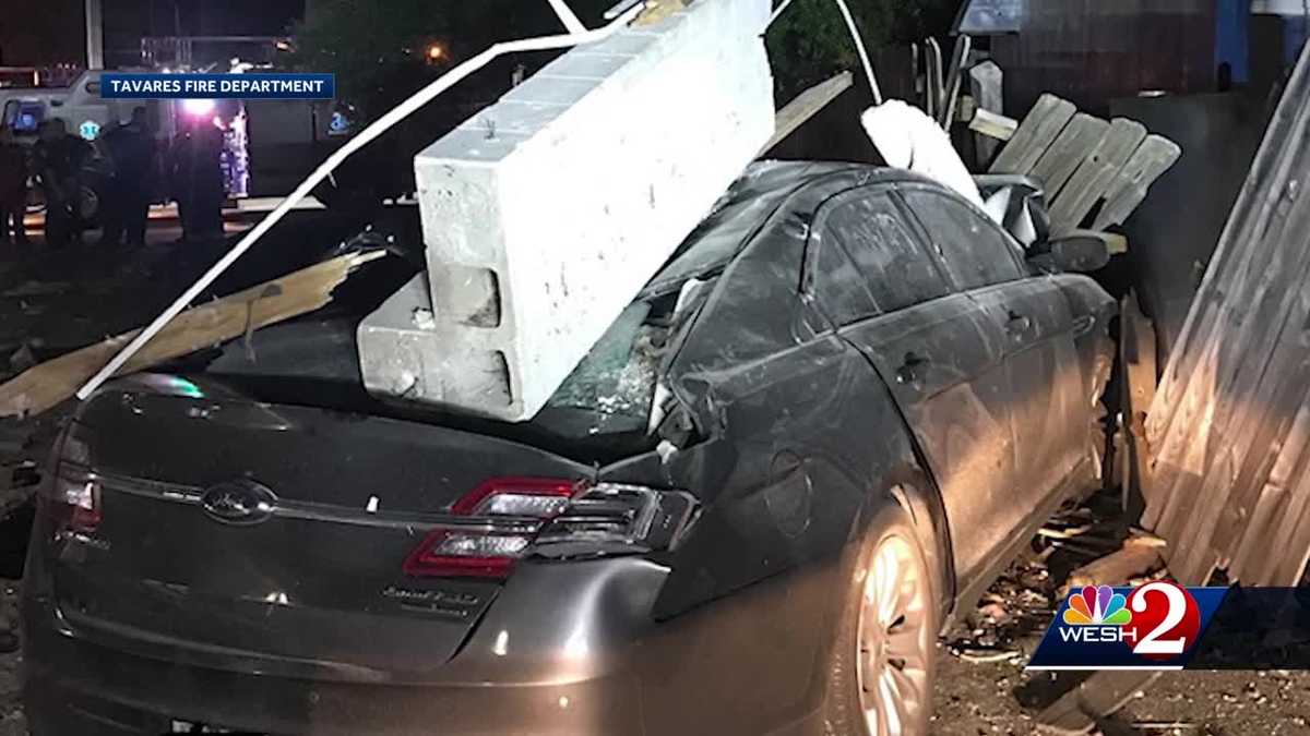 VIDEO: Stolen car carrying four teens slams into Tavares Sprint store