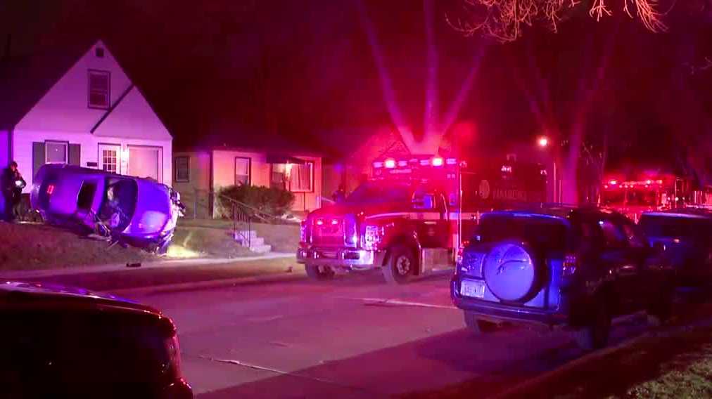 Driver arrested after West Allis police chase ends in Milwaukee crash