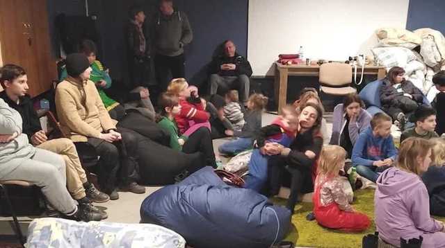Former Omaha teacher helping Ukraine refugees - Vimarsana News