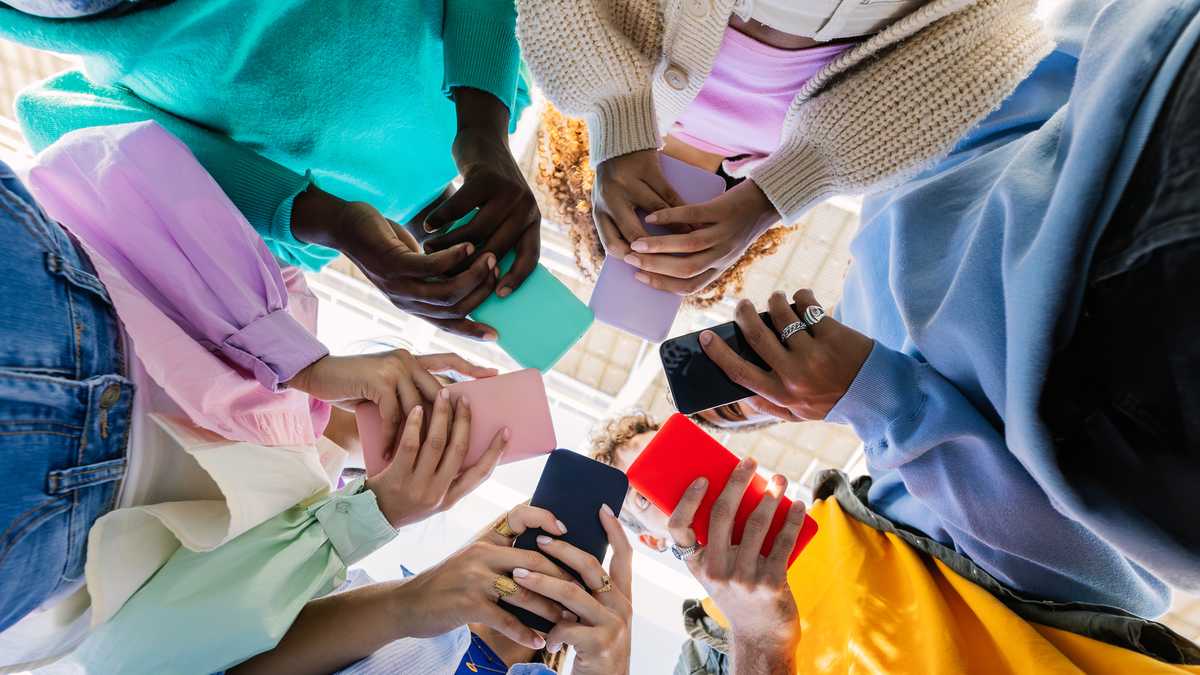 How parents can help teens 'break up' with their cell phones