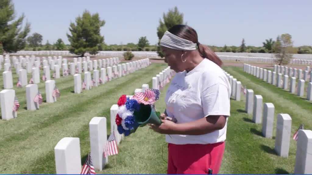 Families pay tribute to veterans at Sacramento cemetery - Vimarsana News